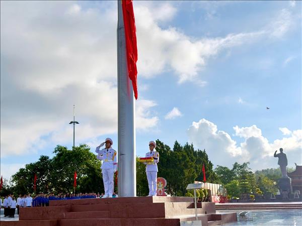 រំលឹកខួបលើកទី ៦៥ ទិវាលោកប្រធានហូជីមិញទៅទស្សនានៅតំបន់ពិសេសកូតូ (ខេត្តក្វាងនិញ) 
