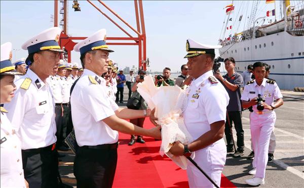 Tàu buồm huấn luyện hải quân lớn nhất Đông Nam Á cập cảng Thành phố Hồ Chí Minh