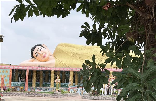 ກຸ່ມພະພຸດທະຮູບຂະໜາດໃຫຍ່ ຢູ່ວັດ ຂະແມ ແຂວງ ອານຢາງ 