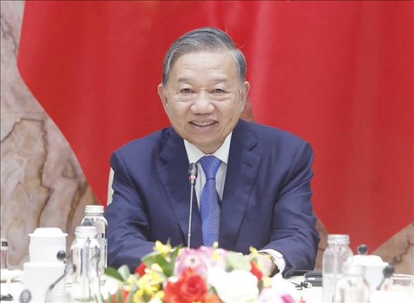 Top Vietnamese leader affirms high regard for ties with Switzerland during phone talks