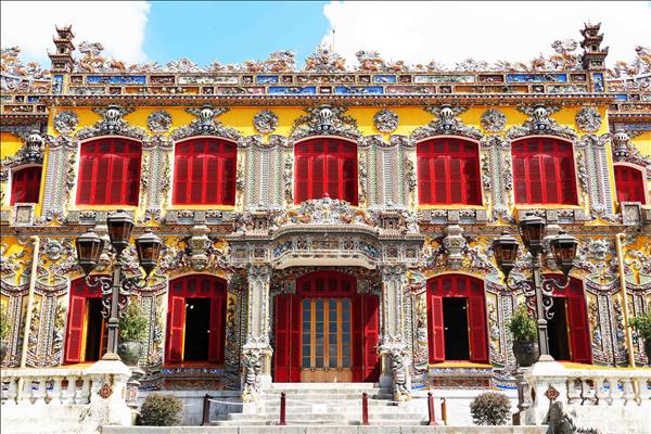 Đỉnh cao nghệ thuật khảm sành sứ ở di sản Huế