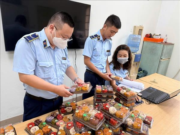 Hanoi steps up crackdown on counterfeit goods, IP infringements
