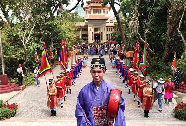 Sắc màu cổ phục Việt trong điểm nhấn du lịch Thành phố Hồ Chí Minh