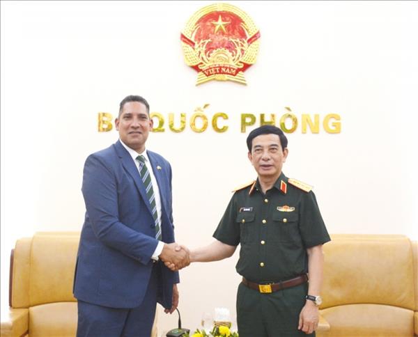 ឧបនាយករដ្ឋមន្ត្រី រដ្ឋមន្ត្រីក្រសួងការពារប្រទេស លោក ផាន់ វ៉ាន់ យ៉ាង ទទួលជួបឯកអគ្គរដ្ឋទូតស៊ុយអែត និងអាល់ហ្សេរី