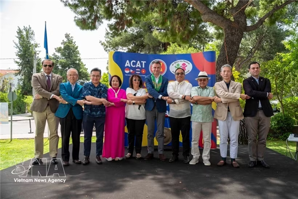 Cultura vietnamita destaca en el bazar benéfico de ASEAN en Grecia