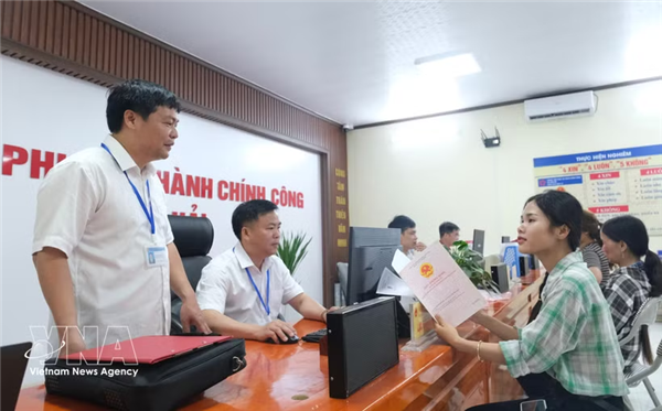 削减行政手续：打造更加开放的营商环境