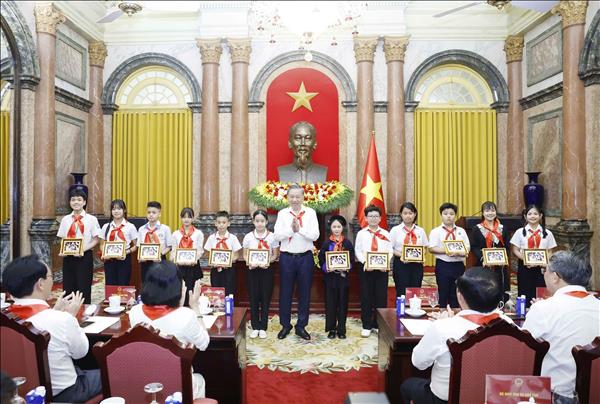 Tổng Bí thư, Chủ tịch nước Tô Lâm gặp mặt 85 đội viên tiêu biểu toàn quốc