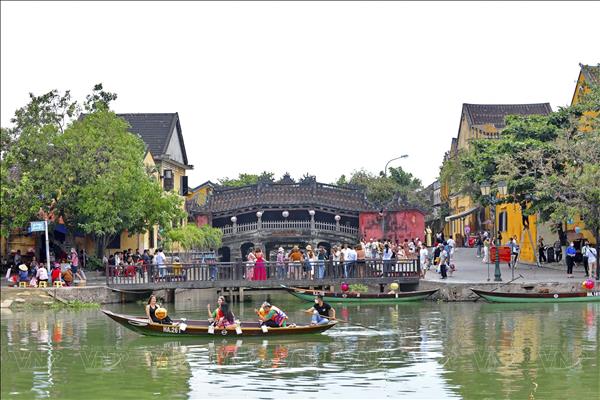 ទស្សនាវដ្តីបារាំងឧទ្ទេសនាមដំណើរកម្សាន្តរុករកប្រទេសវៀតណាម