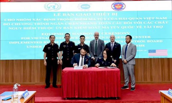 Les Douanes du Vietnam renforcent la lutte contre le trafic transnational de drogue