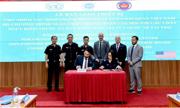 Les Douanes du Vietnam renforcent la lutte contre le trafic transnational de drogue
