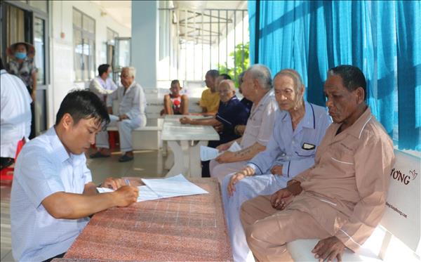 Người dân cực Nam Tổ quốc đón niềm vui trong ngày khám bệnh miễn phí