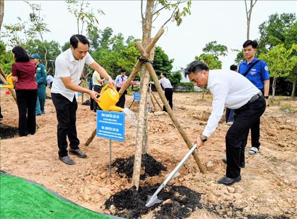 Kết nối tình đoàn kết quốc tế qua hoạt động trồng cây hữu nghị