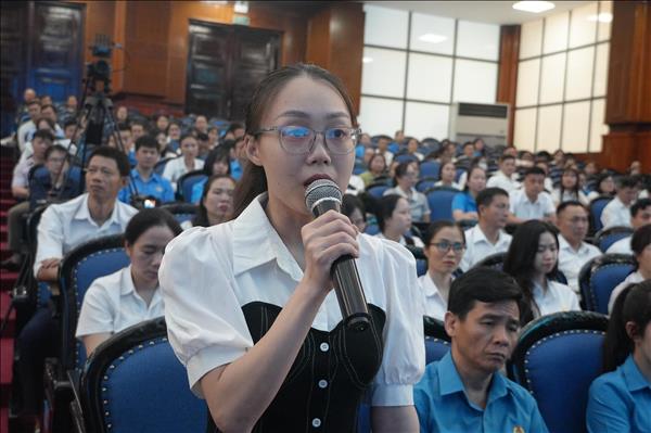 Lãnh đạo tỉnh Thanh Hóa gặp gỡ, đối thoại với công nhân lao động