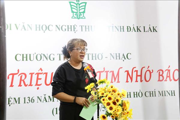 Sâu lắng chương trình thơ nhạc Muôn triệu trái tim nhớ Bác