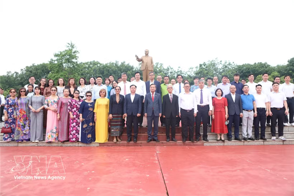Vietnam conmemora en Laos el 136 aniversario del natalicio de Presidente Ho Chi Minh