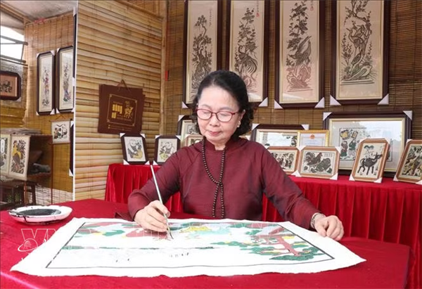推广东湖民间画制作技艺的文化大使