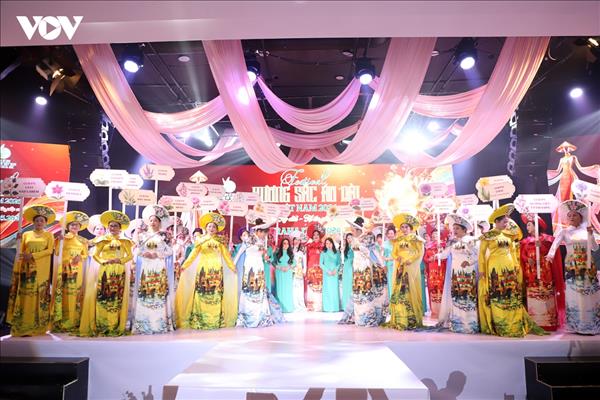 越南奥黛色彩文化节在捷克展现越南魅力