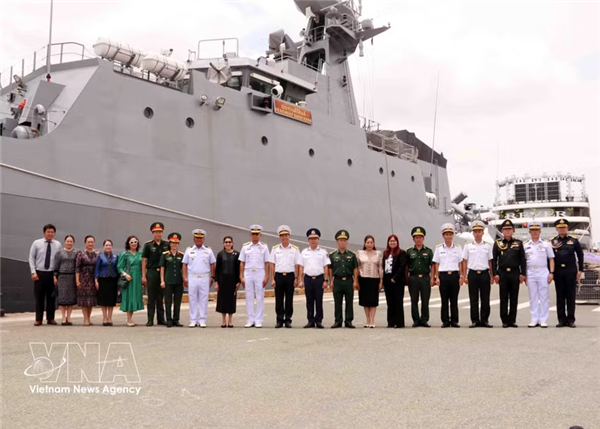 Buque de Armada tailandesa realiza visita de amistad a Ciudad Ho Chi Minh