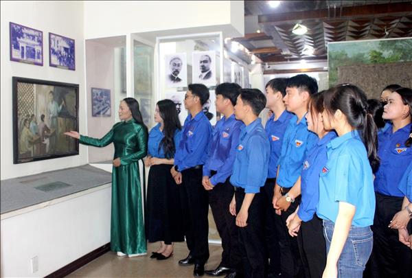 Về trường Dục Thanh nhớ Bác