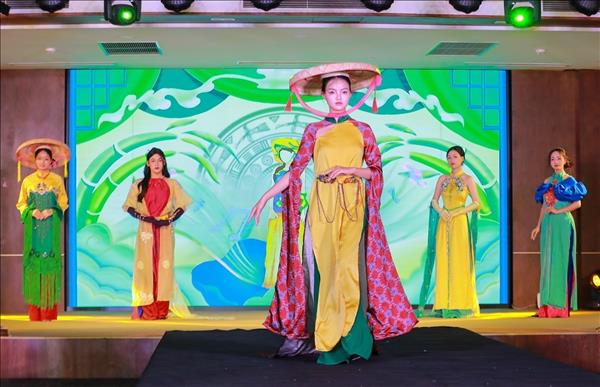 GenZ đưa âm hưởng di sản lên sàn diễn đương đại qua Sắc Xẩm