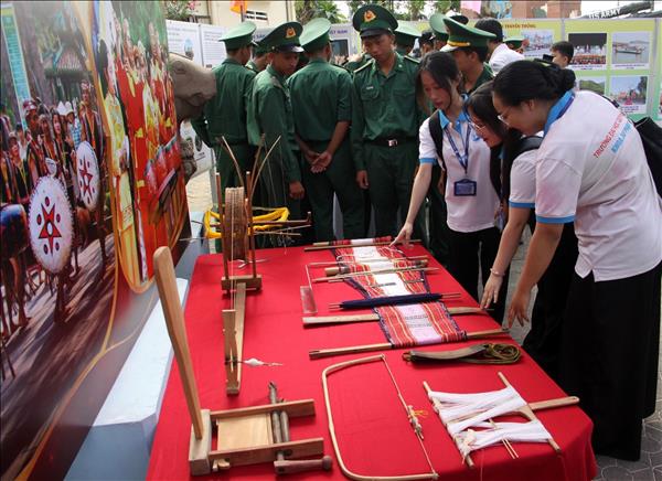 Trưng bày ảnh Gia Lai - Từ đại ngàn đến biển xanh