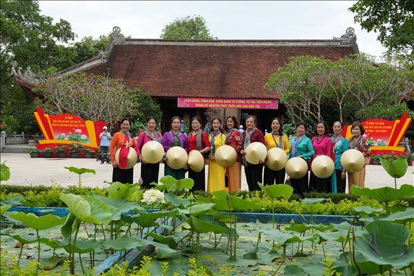 Nâng tầm sản phẩm sen quê Bác gắn với du lịch bền vững