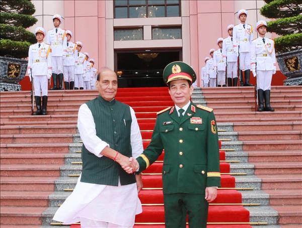 Vietnam e India consolidan su cooperación en defensa durante visita oficial de alto nivel