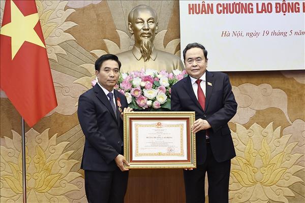 Chủ tịch Quốc hội Trần Thanh Mẫn dự Lễ trao tặng Huân chương Lao động hạng Nhất cho Phó Chủ tịch Quốc hội Nguyễn Doãn Anh
