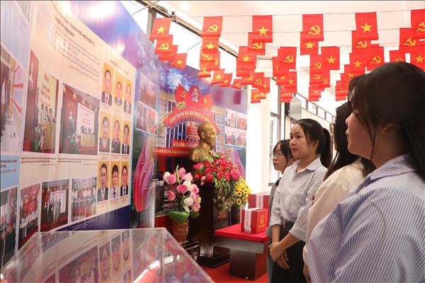 Triển lãm Ngày hội non sông - Lá phiếu của niềm tin và trách nhiệm
