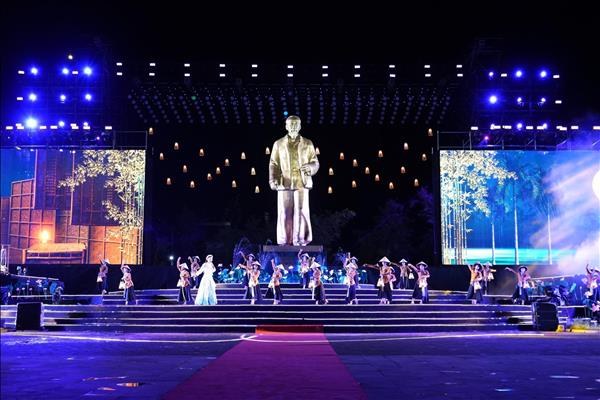 Kim Lien designated national tourism area as Sen Village Festival opens in Nghe An