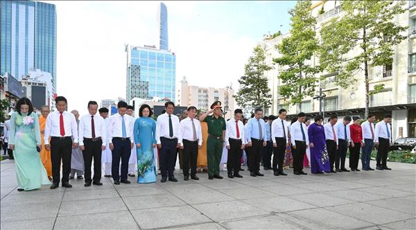 Ho Chi Minh City leaders pay homage to late leader on 136th birth anniversary