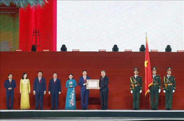 Le haut dirigeant To Lam assiste à la cérémonie de création officielle de la ville de Dong Nai