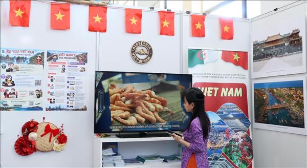Điểm đến Việt Nam níu chân khách quốc tế tại Hội chợ du lịch Algeria