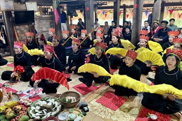 Lau Son Trang – Ritual de iniciación del arte popular Then