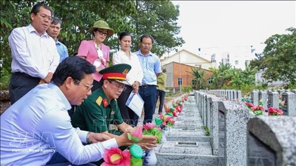 Campagne des 500 jours à Tay Ninh : rénovation des cimetières de martyrs et identification ADN