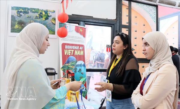 La destination Vietnam séduit les visiteurs internationaux au Salon du tourisme dAlgérie