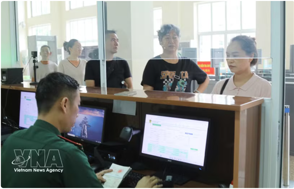 Le Vietnam numérise la déclaration de séjour temporaire des étrangers