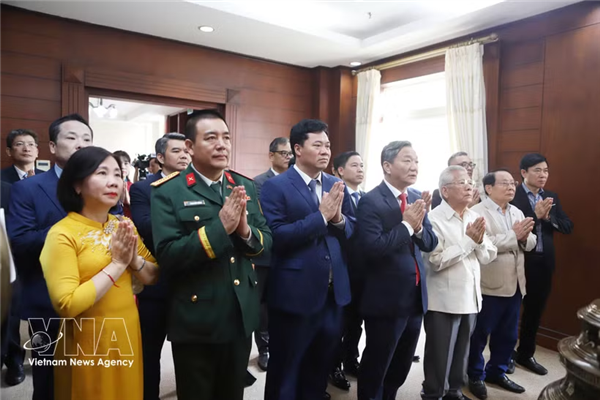胡志明主席诞辰136周年：在老挝广泛弘扬胡志明主席的榜样、道德和作风