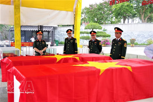 Repatrían restos de combatientes voluntarios y expertos vietnamitas caídos en Laos