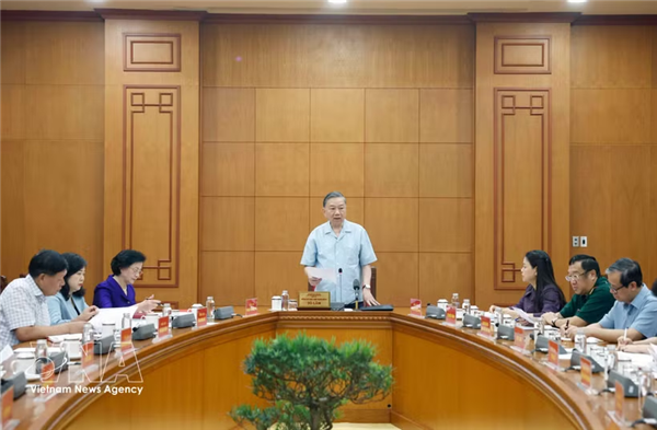 Máximo dirigente de Vietnam pide impulsar el desarrollo de la medicina tradicional