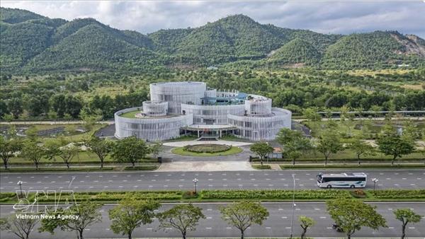 Vietnam needs groundbreaking policies to develop major tech firms: Experts