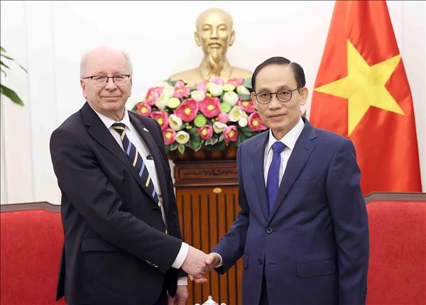 Vietnam sees Sweden one of leading European partners in innovation, green development