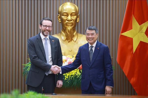 Vietnam concede gran importancia a sus lazos con Reino Unido