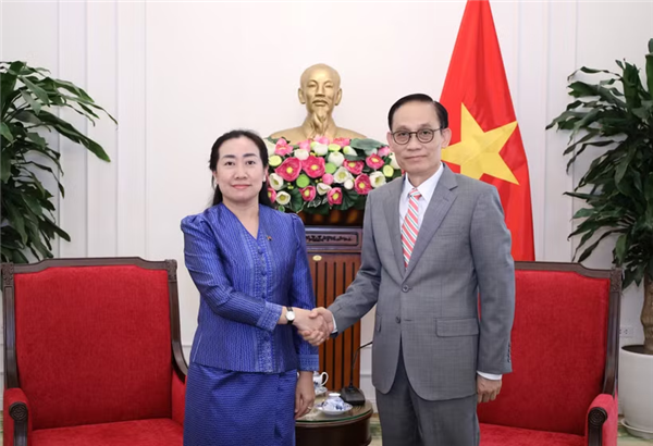 越南始终优先发展与柬埔寨的团结友好关系