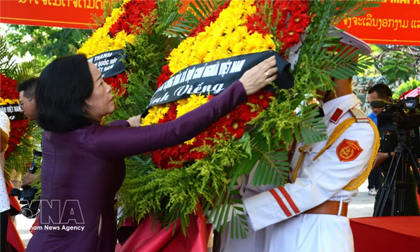 Vicepresidenta del Parlamento vietnamita asiste a ceremonia de entierro de restos de mártires