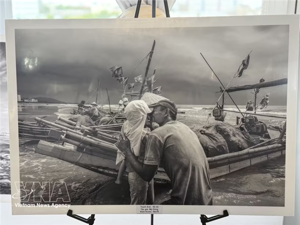 Exposición fotográfica en Alemania difunde el amor por los mares e islas de Vietnam