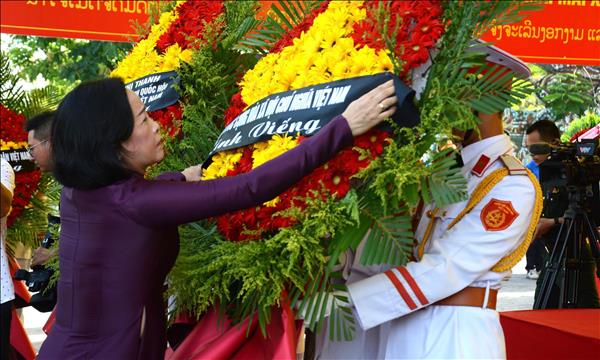NA Vice Chairwoman attends burial ceremony for fallen soldiers remains in Hue