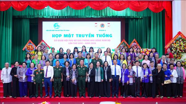 Tiếp nối truyền thống vẻ vang của phụ nữ Giải phóng Khu Đông Nam Bộ