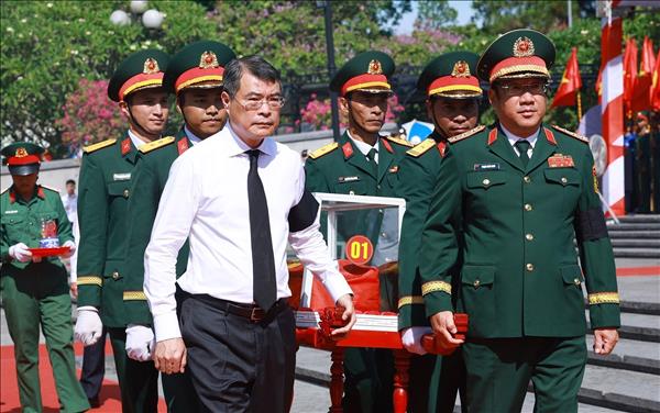 Thủ tướng Lê Minh Hưng dự lễ viếng, truy điệu và an táng liệt sĩ tại tỉnh Quảng Trị