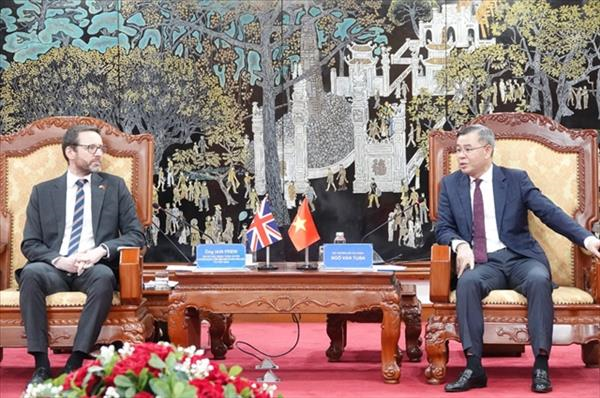 Vietnam seeks to promote cooperation with UK in capital market, financial center development